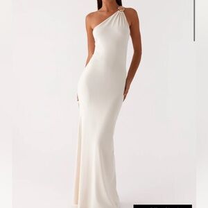 Elegant One-Shoulder Ivory Dress